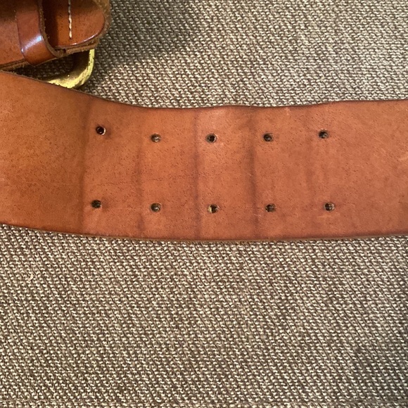 Women’s 2 1/2 inch wide leather Belt - Picture 6 of 6